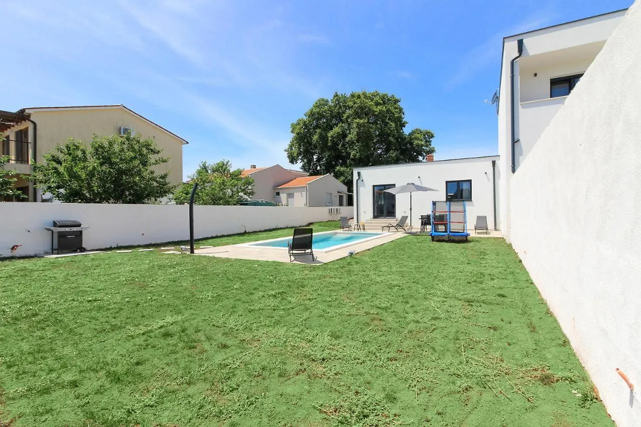 New Modern Villa Relax With Private Pool Near The Town And Beach By Wiibuk Šišan 0*,